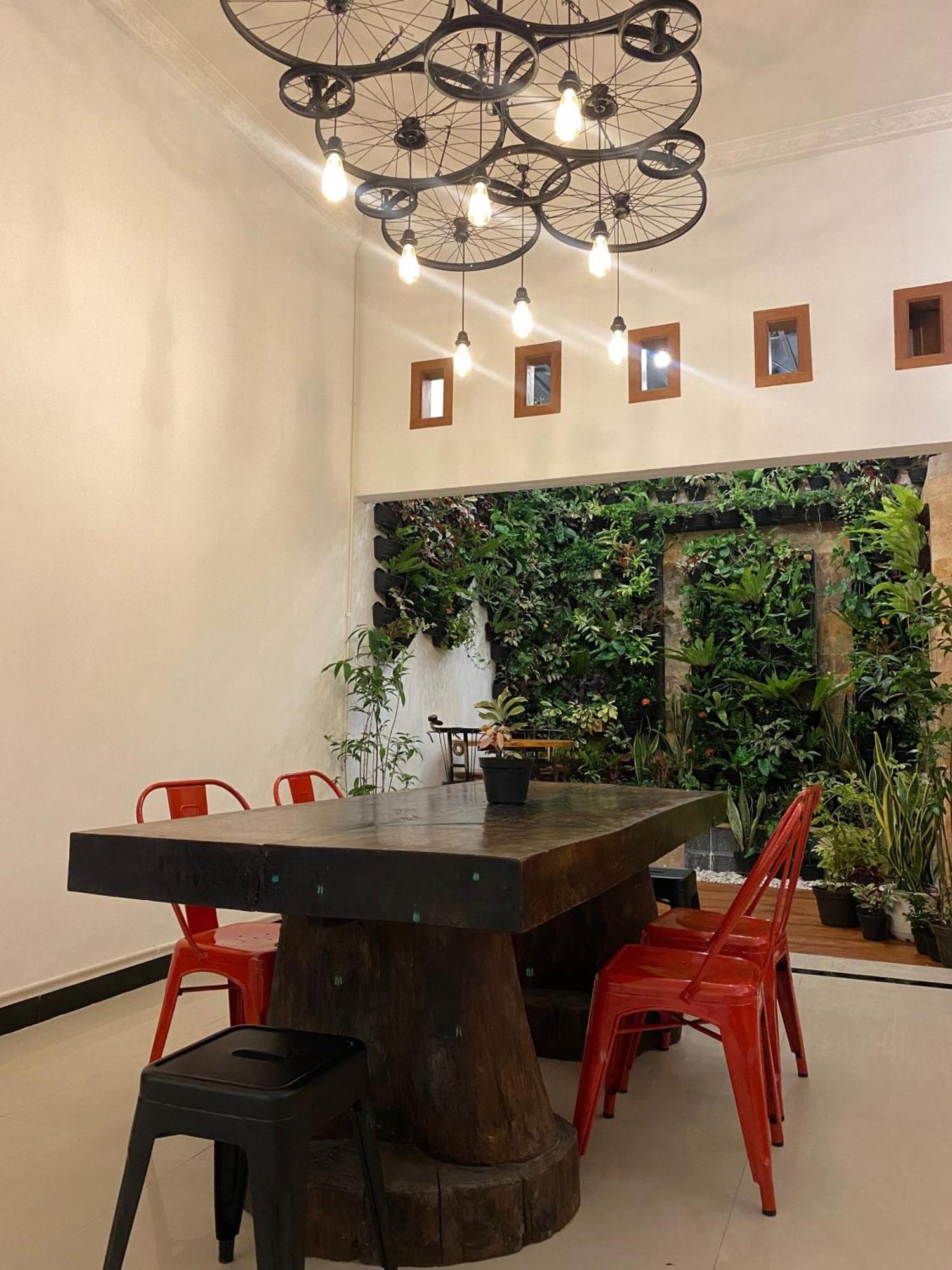 Albergue Revive By Snooze Banyuwangi  Exterior foto